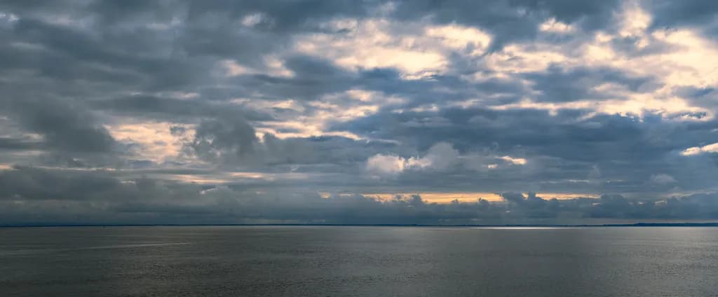 A Visual Symphony of Moody Skies and Seas