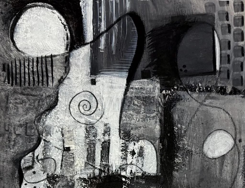Monochrome Spiral Contrast