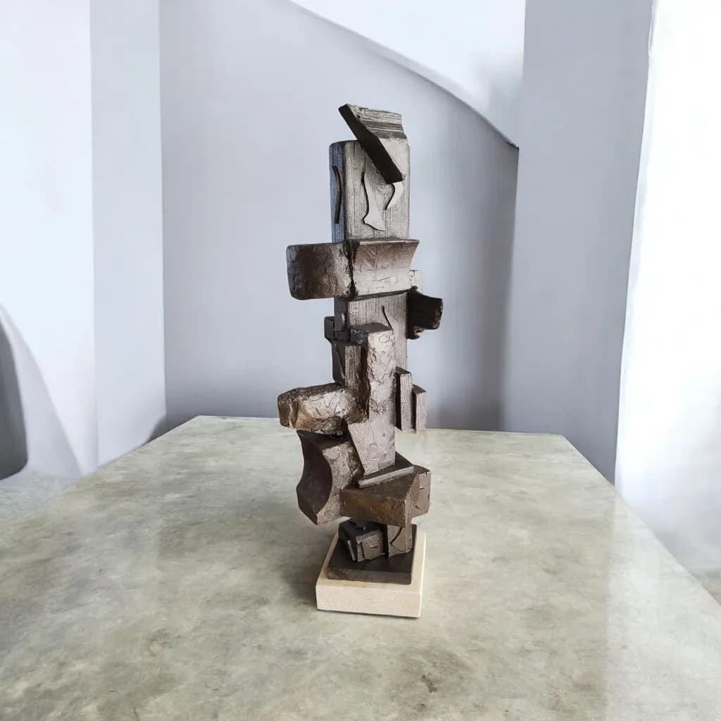 Abstract Geometric Sculpture: A Modern Exploration of Form and Space
