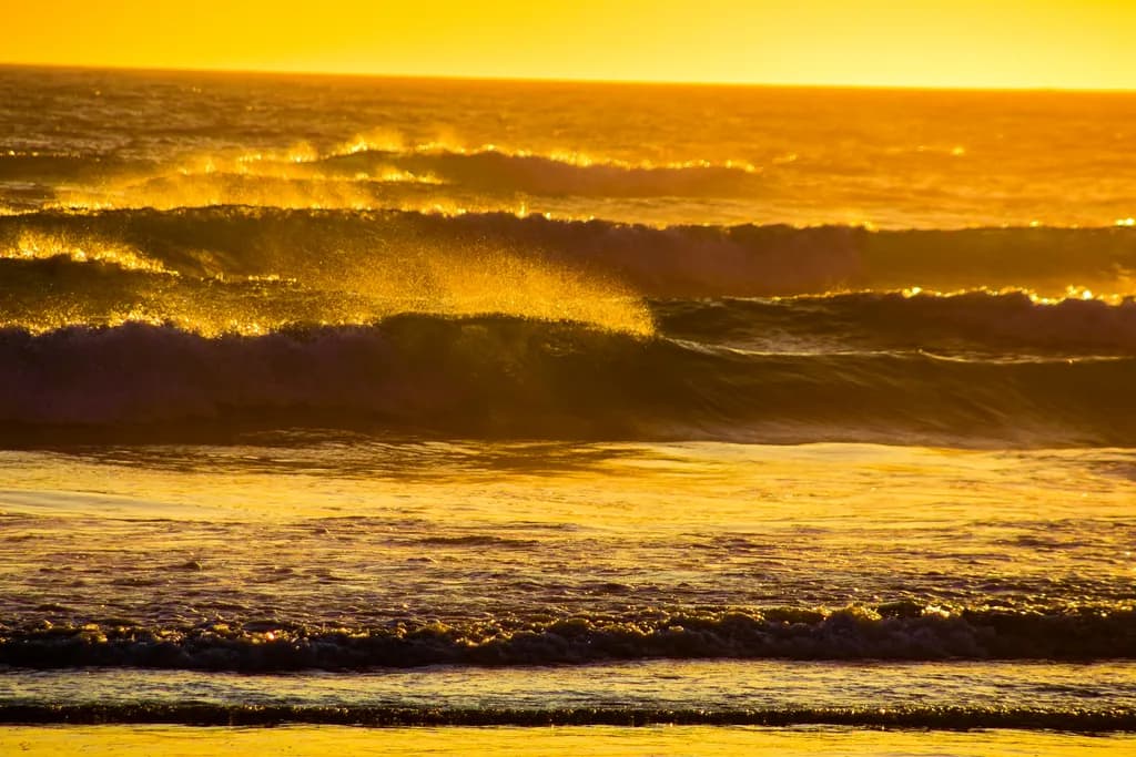 Golden Waves at Dusk: A Serene Ocean Sunset Experience
