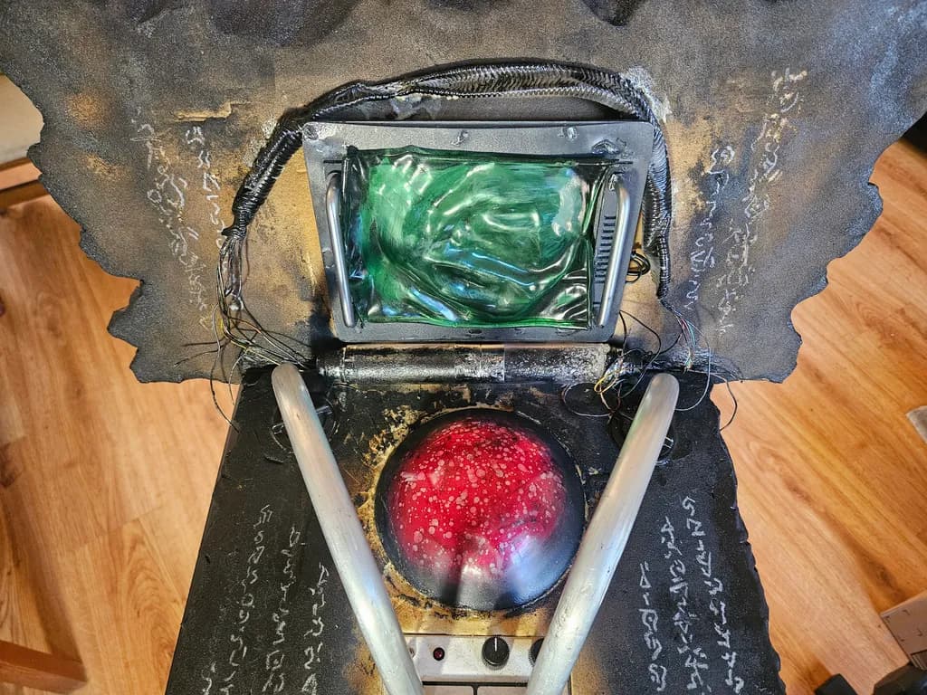 Alien Artifact Console