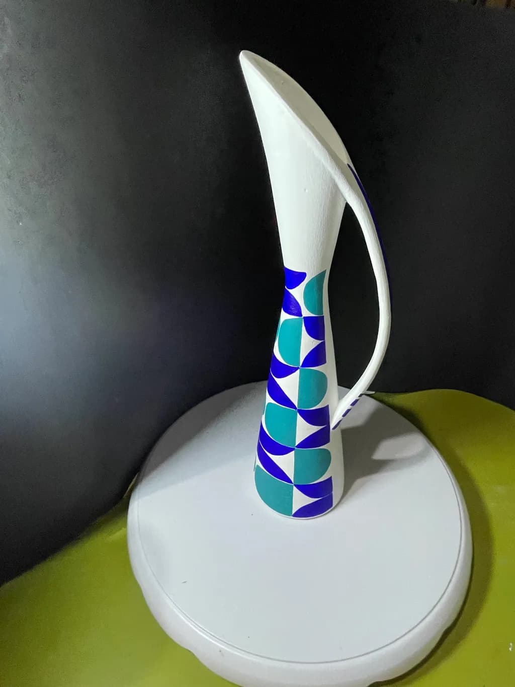 Elegant Geometric Pitcher: A Fusion of Modern Design and Artistic Expression