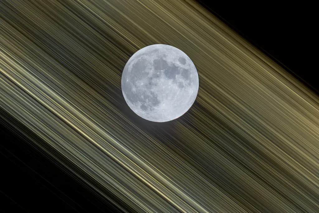 Moon Strings