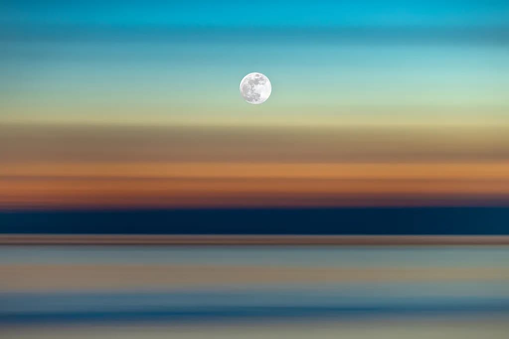 Full Moon Horizon