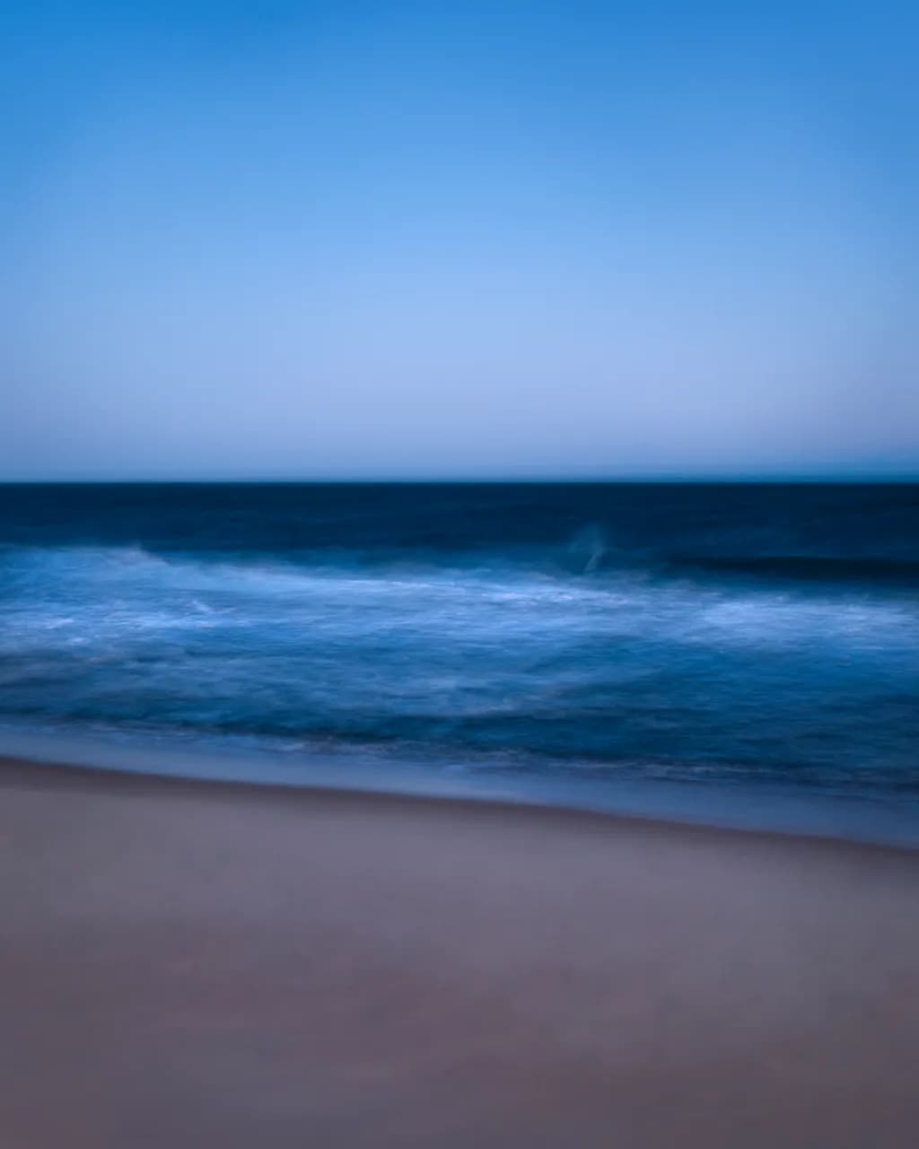 Whispers of the Ocean: A Serene Twilight Escape
