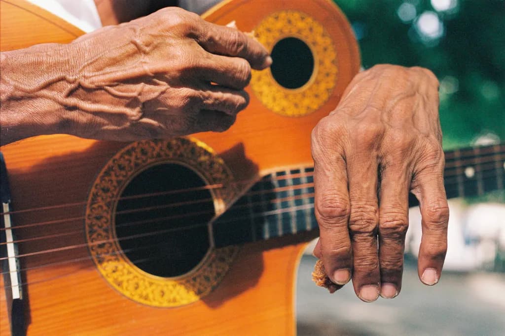 Cuban street guitarist