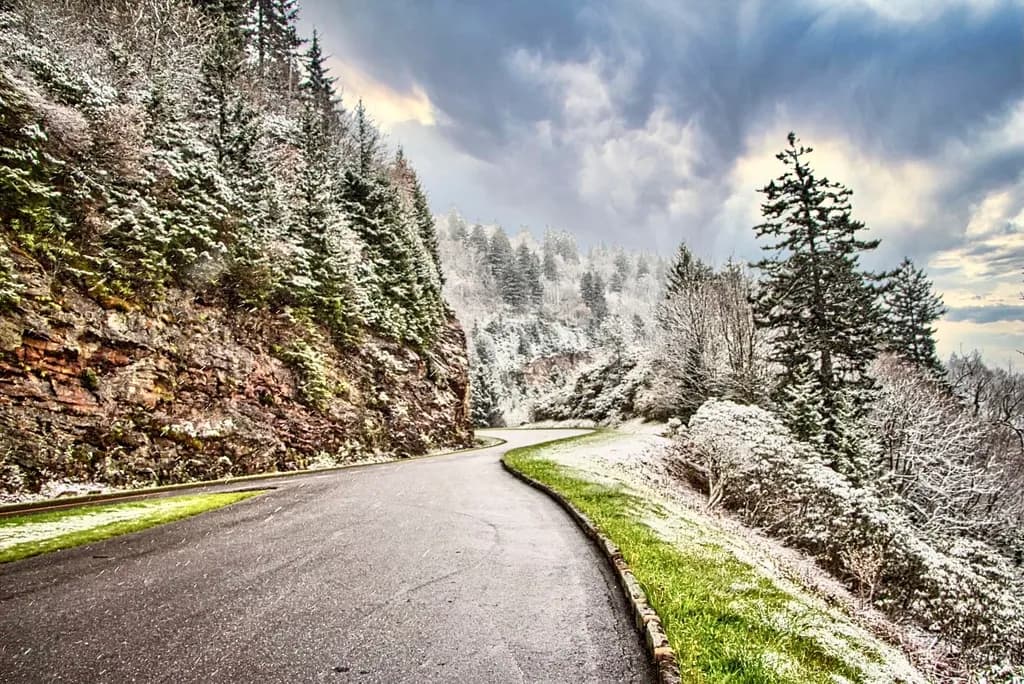 Snow-Kissed Curve