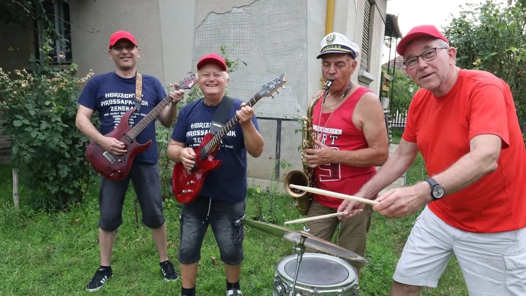 Pirossapkások Zenekar Performance