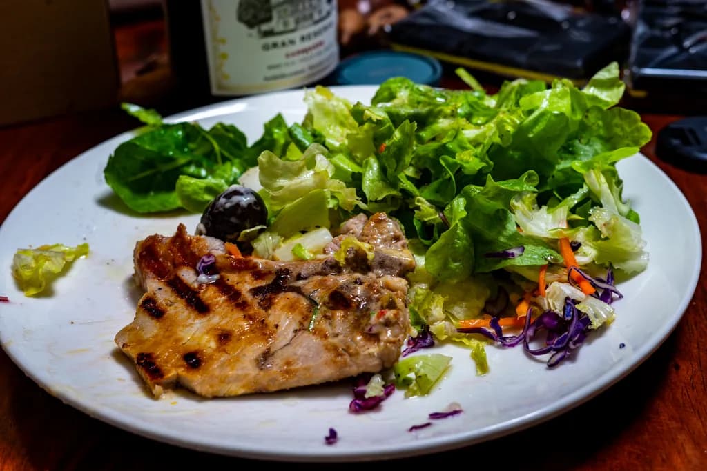 Grilled Meat with Lechuga Salad