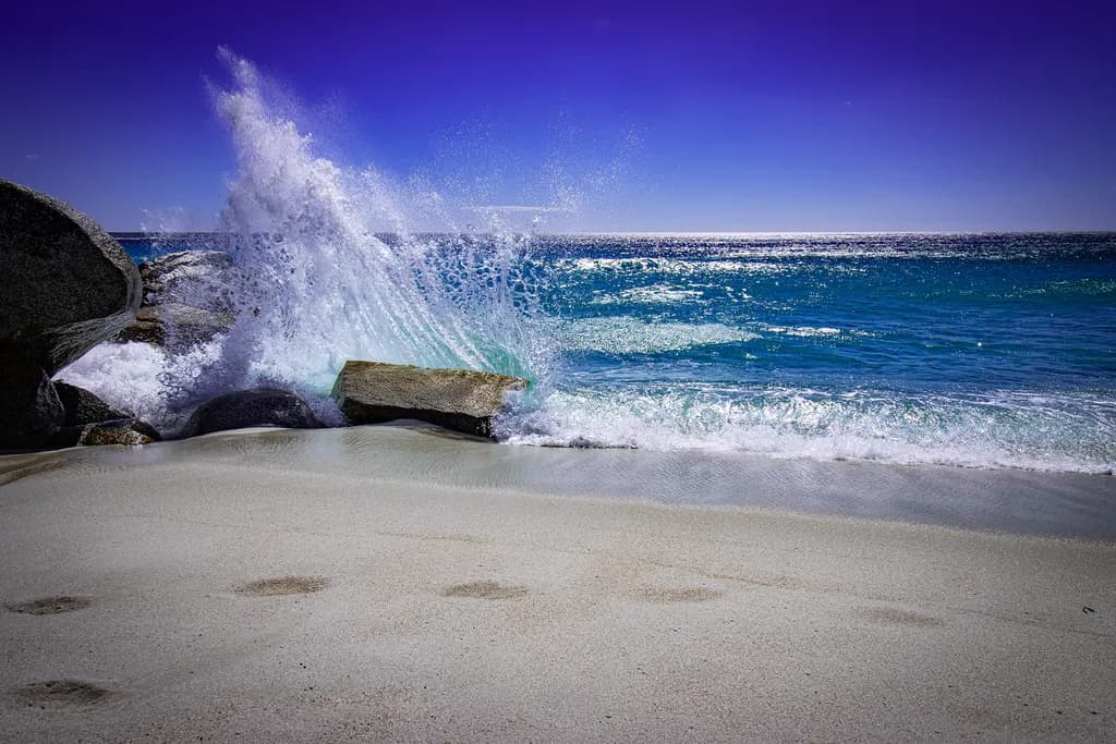 Splash on Rocks