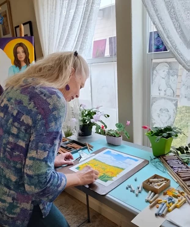 Drawing with pastel pencil