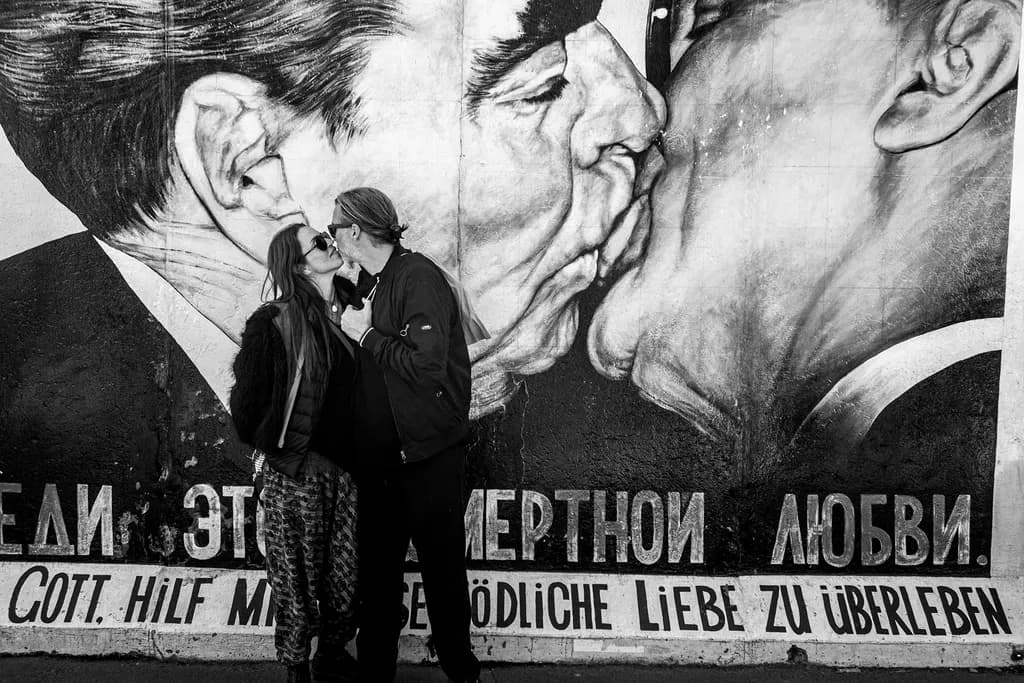 The Socialist Kiss