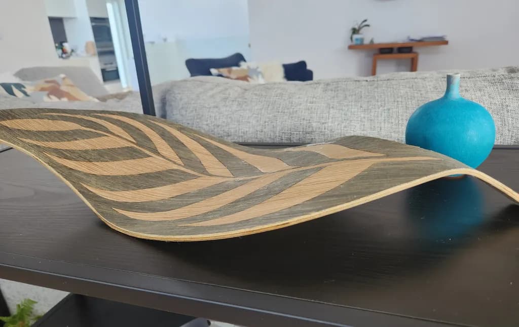 Undulating Leef sculpture