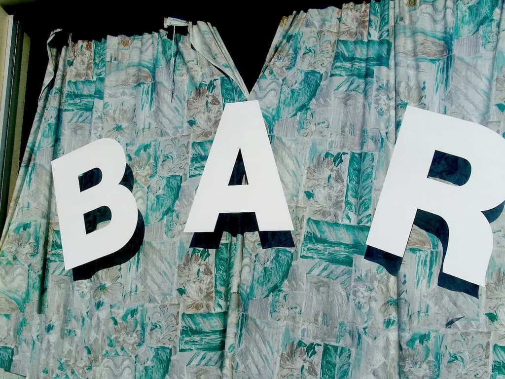 BAR Curtain Display