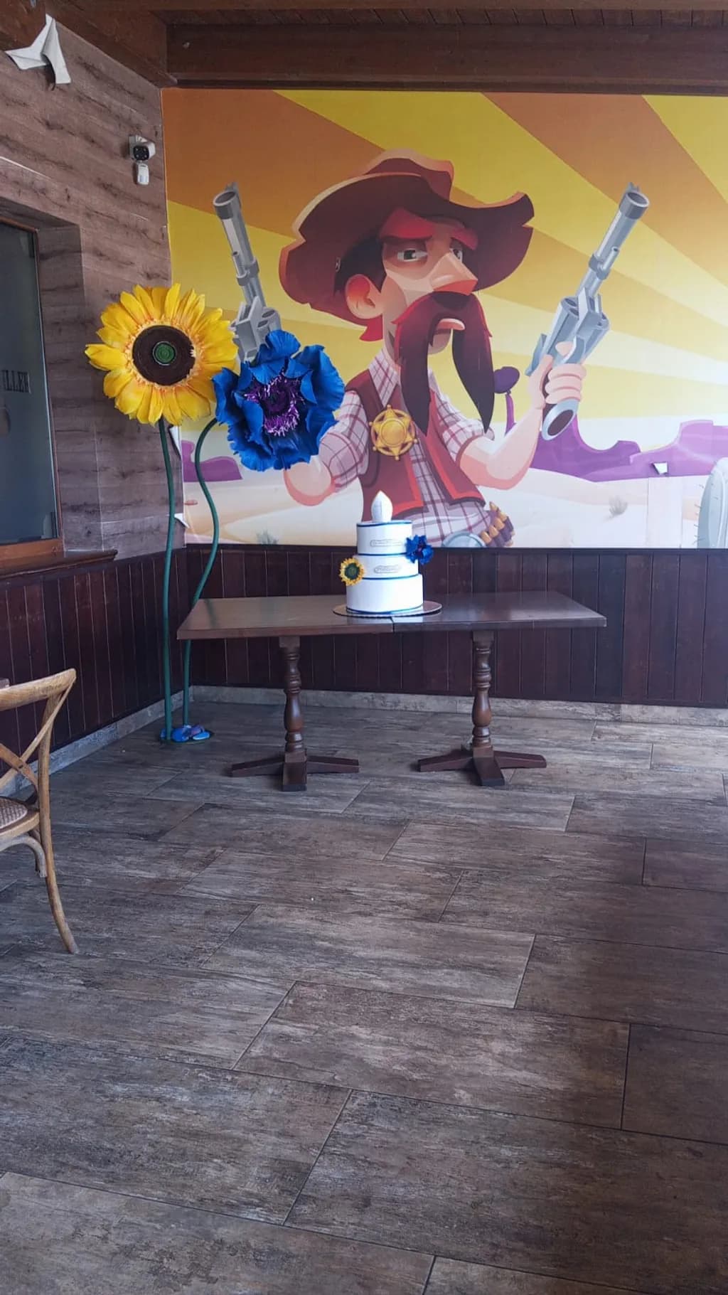 Western Showdown Decor