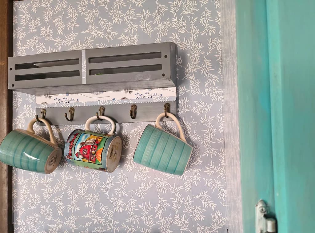 Kitchen Mugs Arrangement