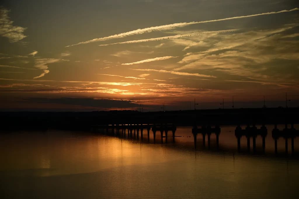 Golden Horizon Reflection