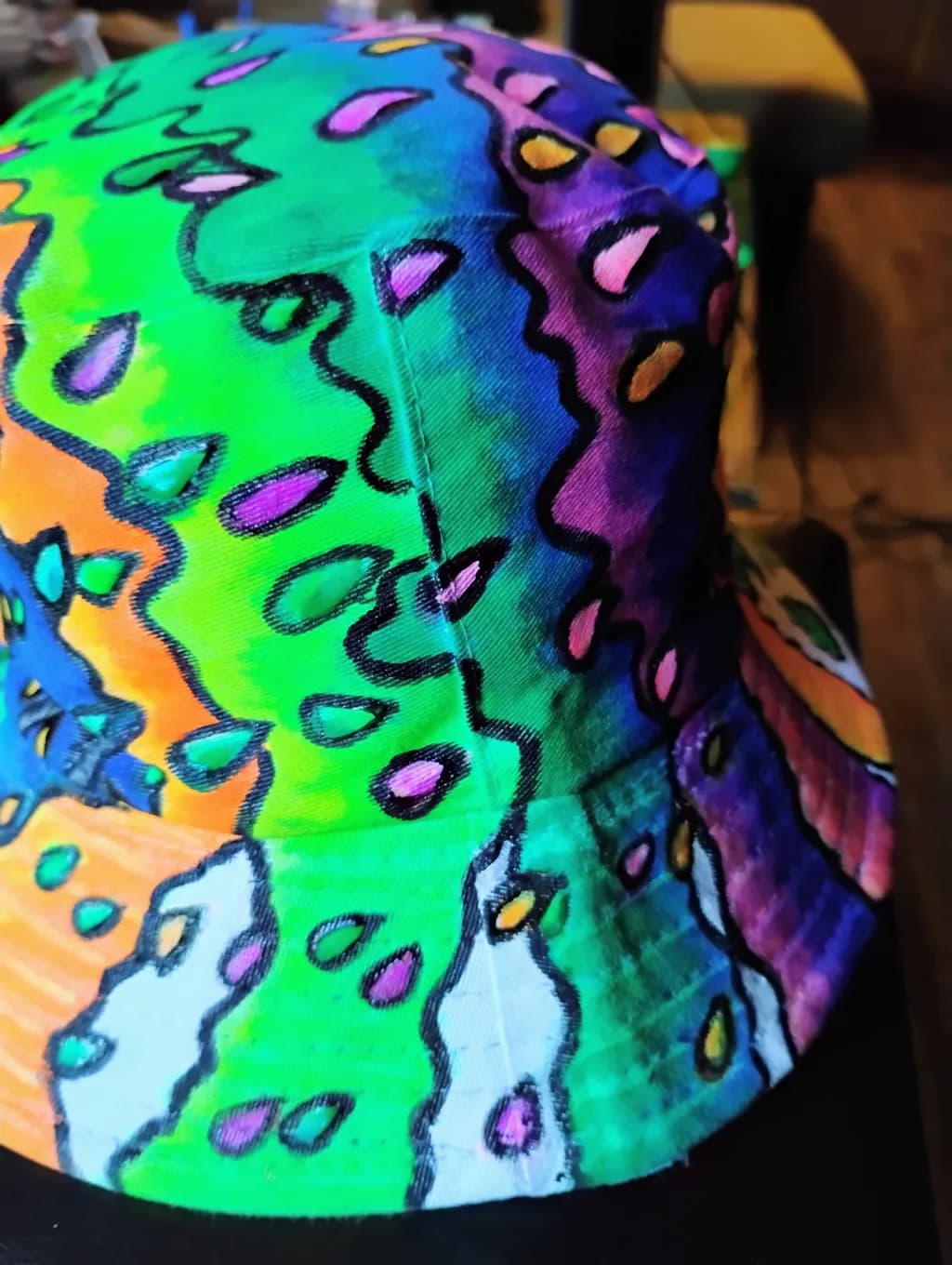 Chromatic Ripple Bucket