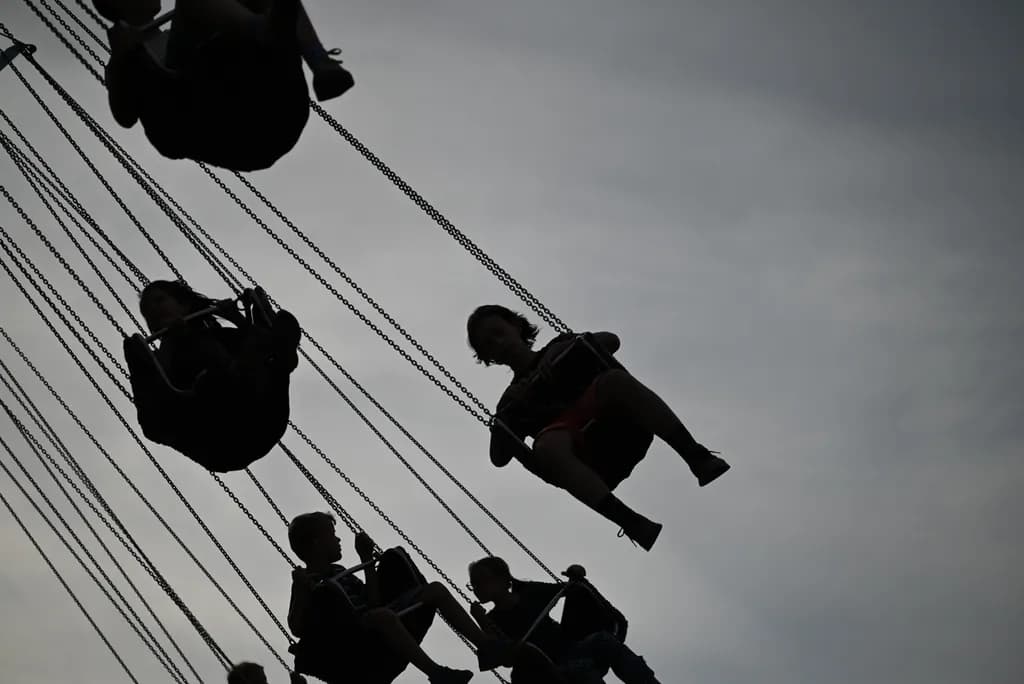 Chain Swing Silhouettes