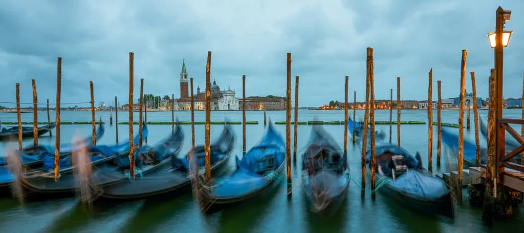 Venetian Motion