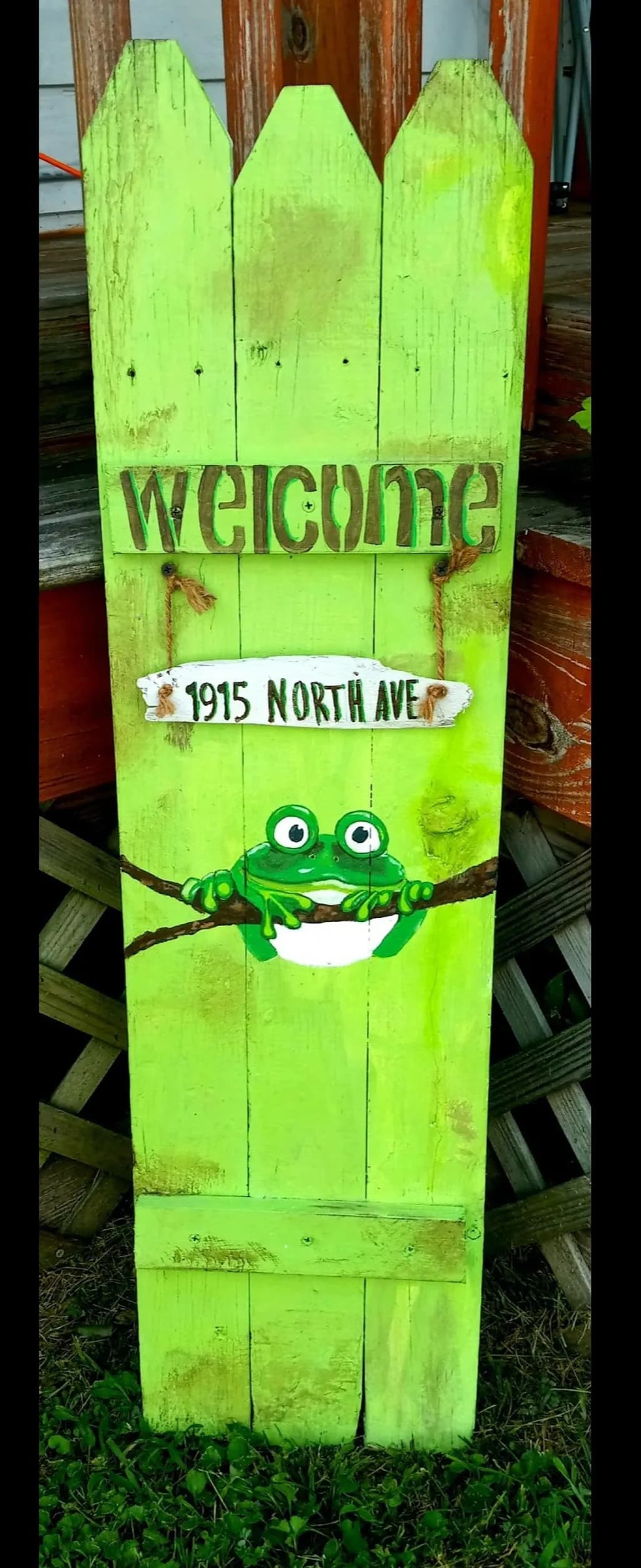 Frog on Branch Welcome Sign
