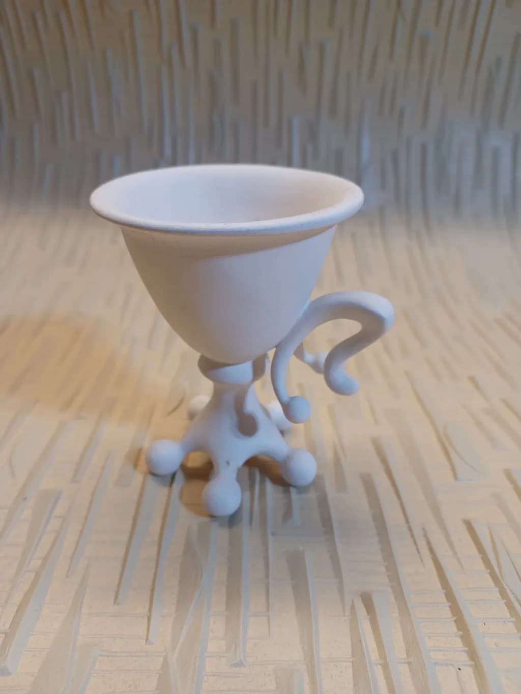 Curved Pedestal Cup