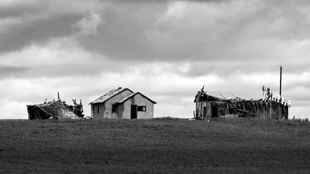 Ruins on the Horizon