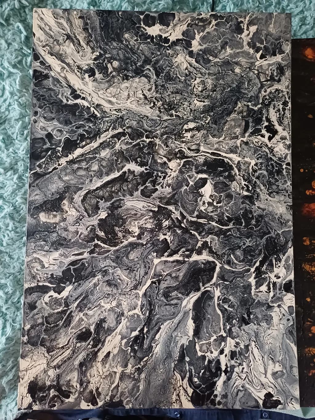 Monochrome Currents