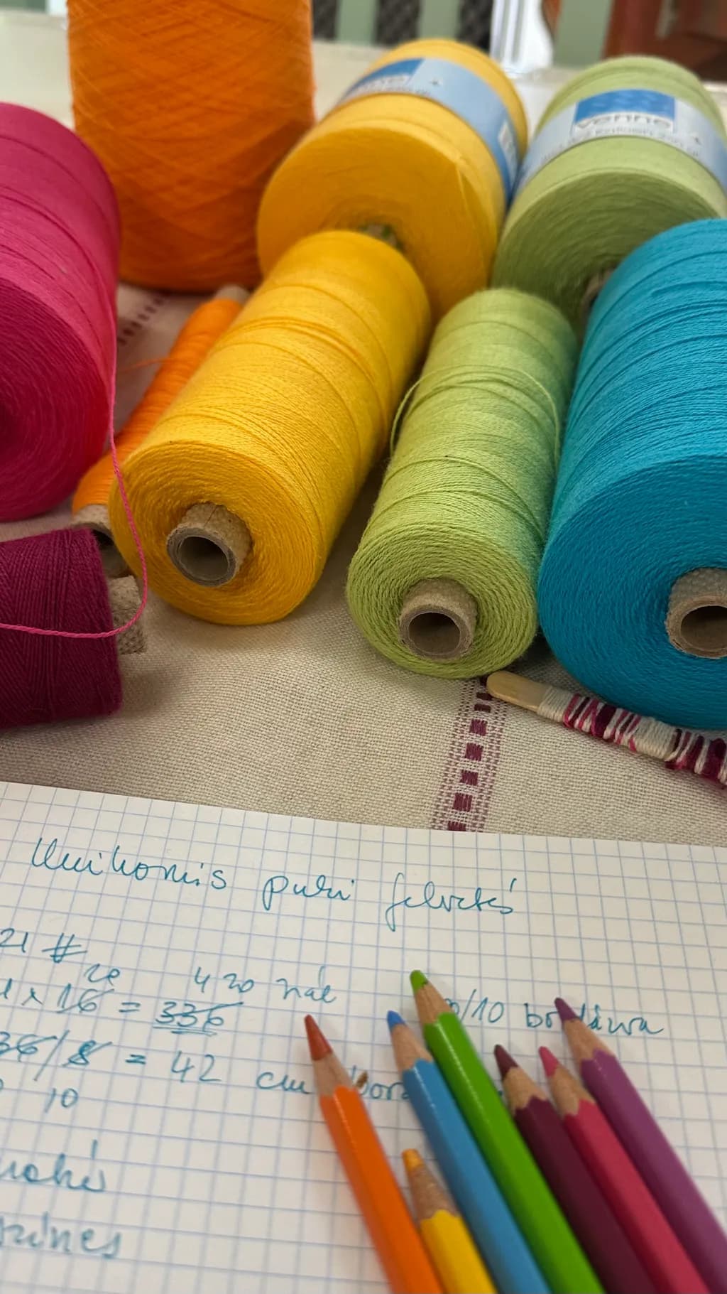 Colorful Threads and Sketches