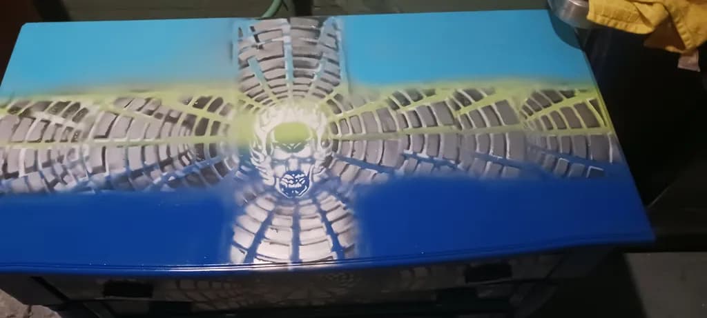 Metallic Skull Grid