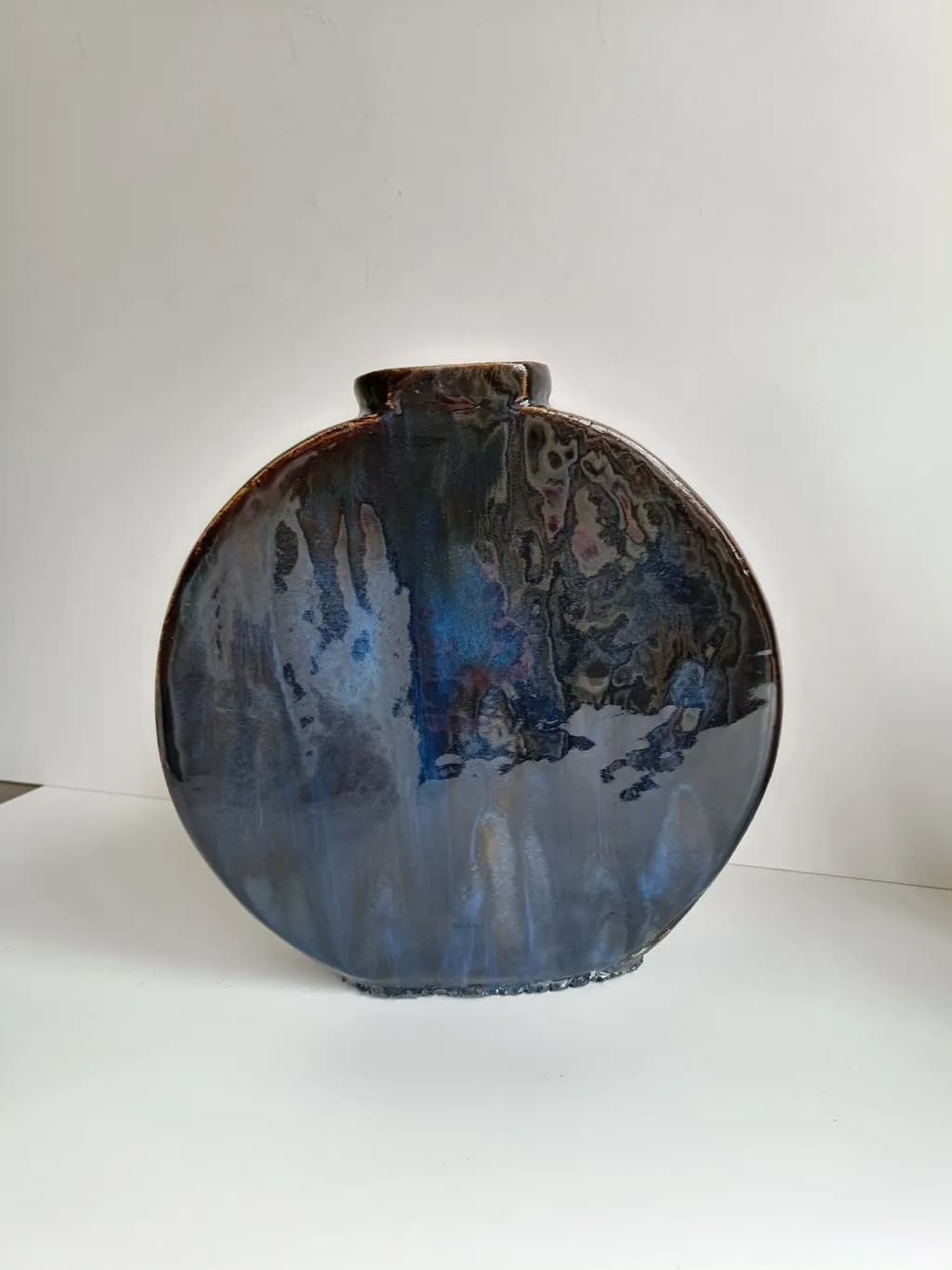 Obsidian Reflection Vase