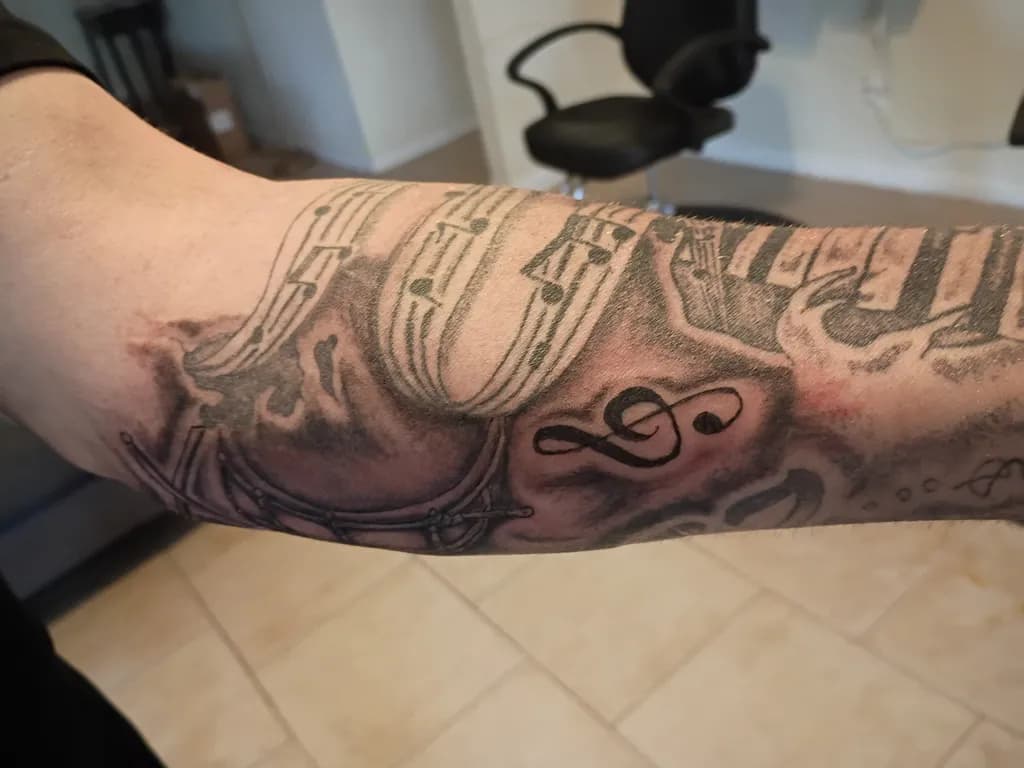 Musical Notes Sleeve