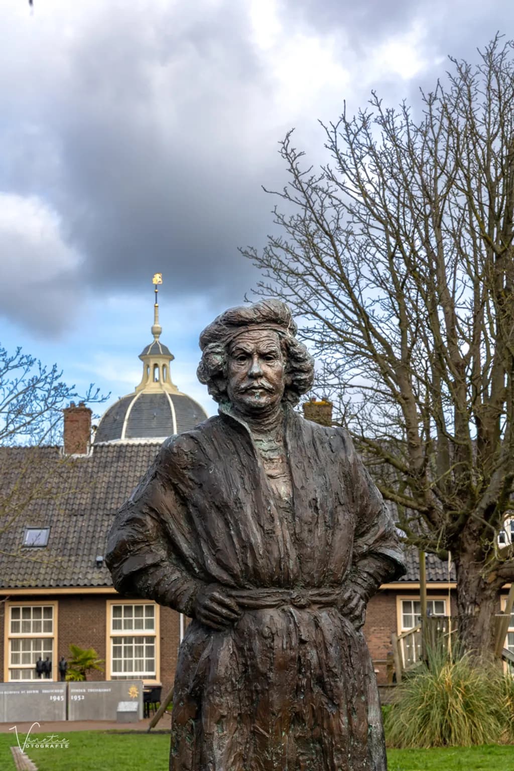 Leiden Statue Sentinel