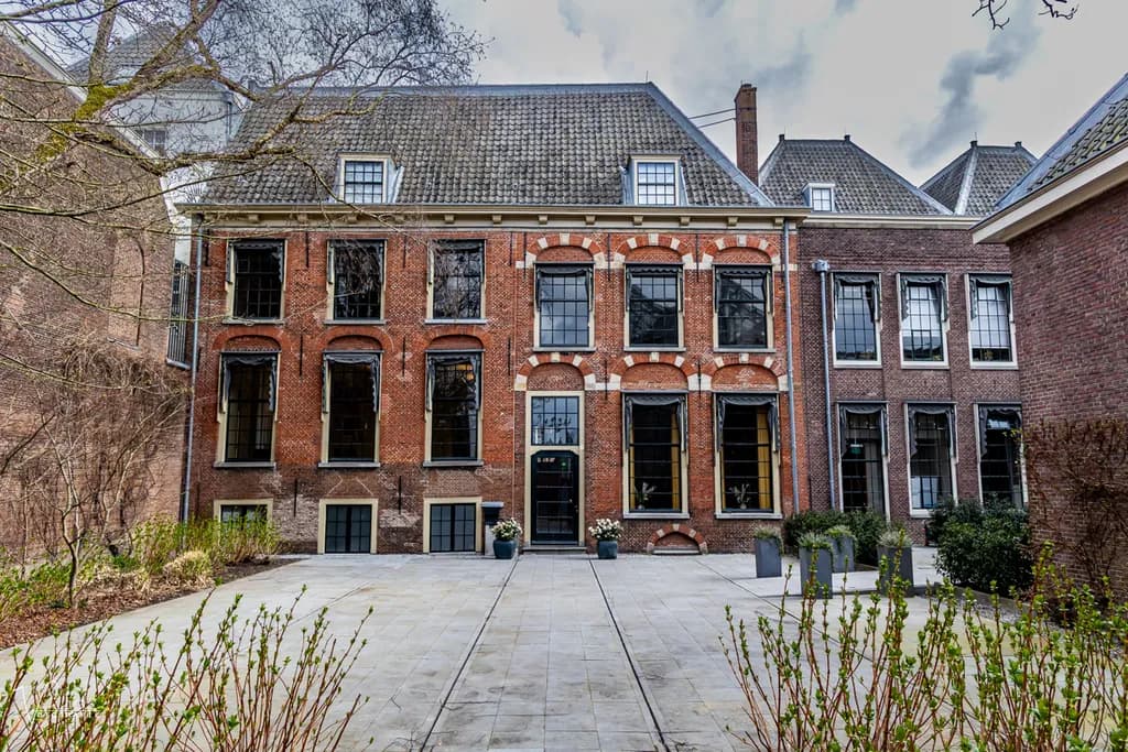 Leiden Courtyard Facade