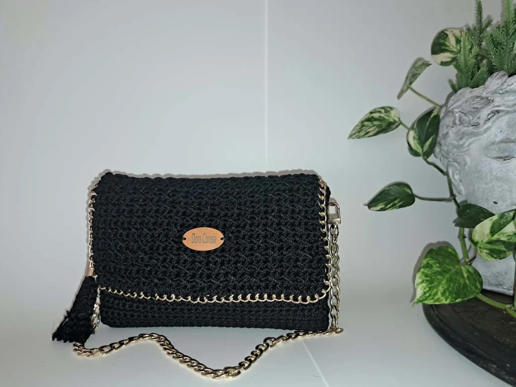 Chainlink Crochet Clutch