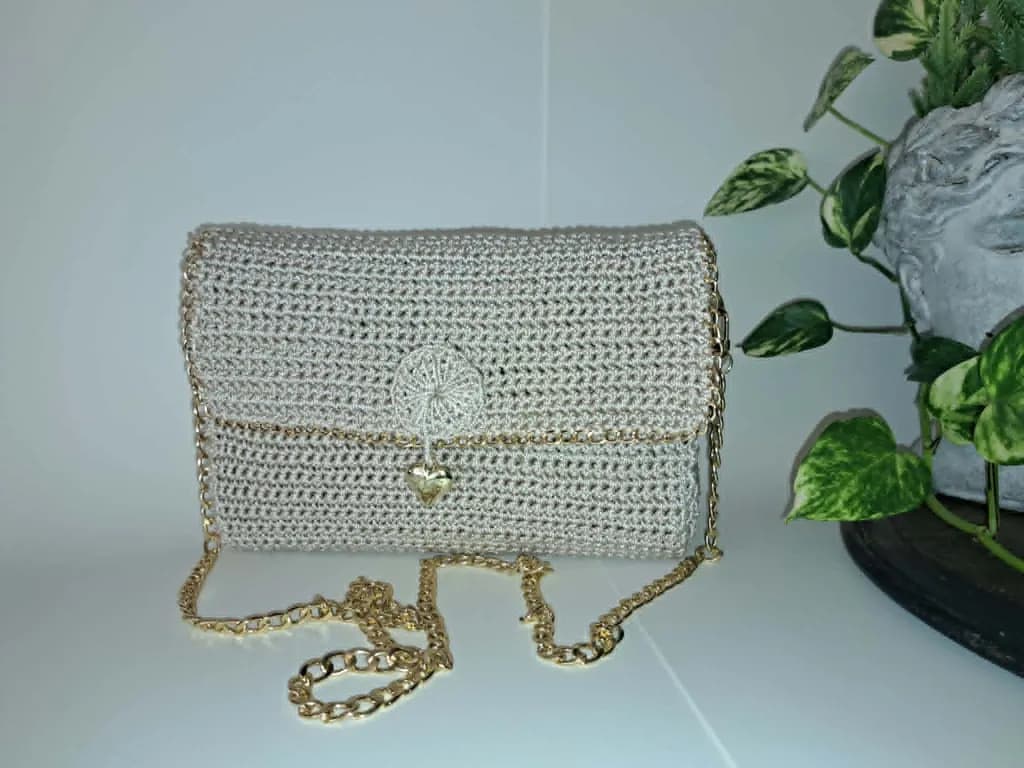 Chainlink Crochet Clutch