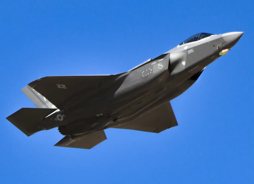 F35 Jet Upright