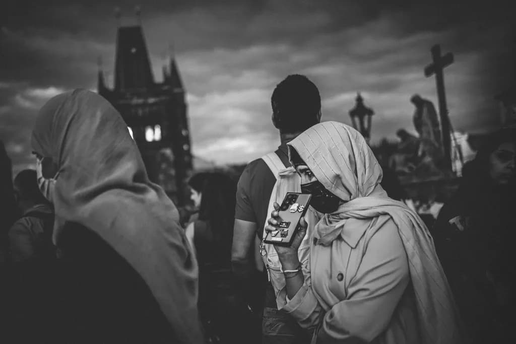 Urban Crowd Moment