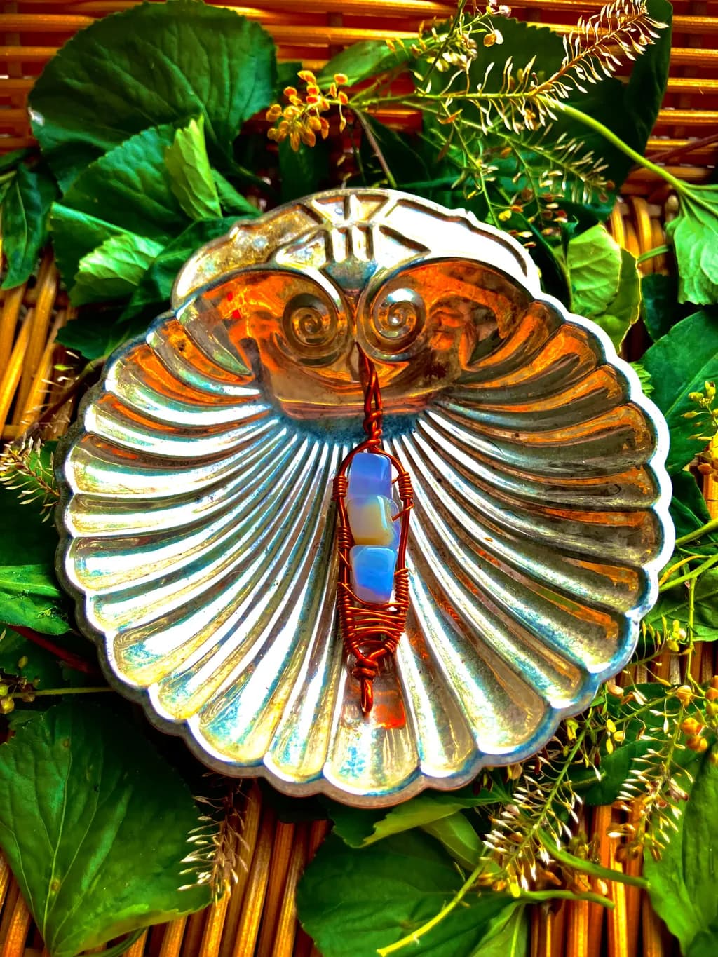 Shell Pendant Elegance