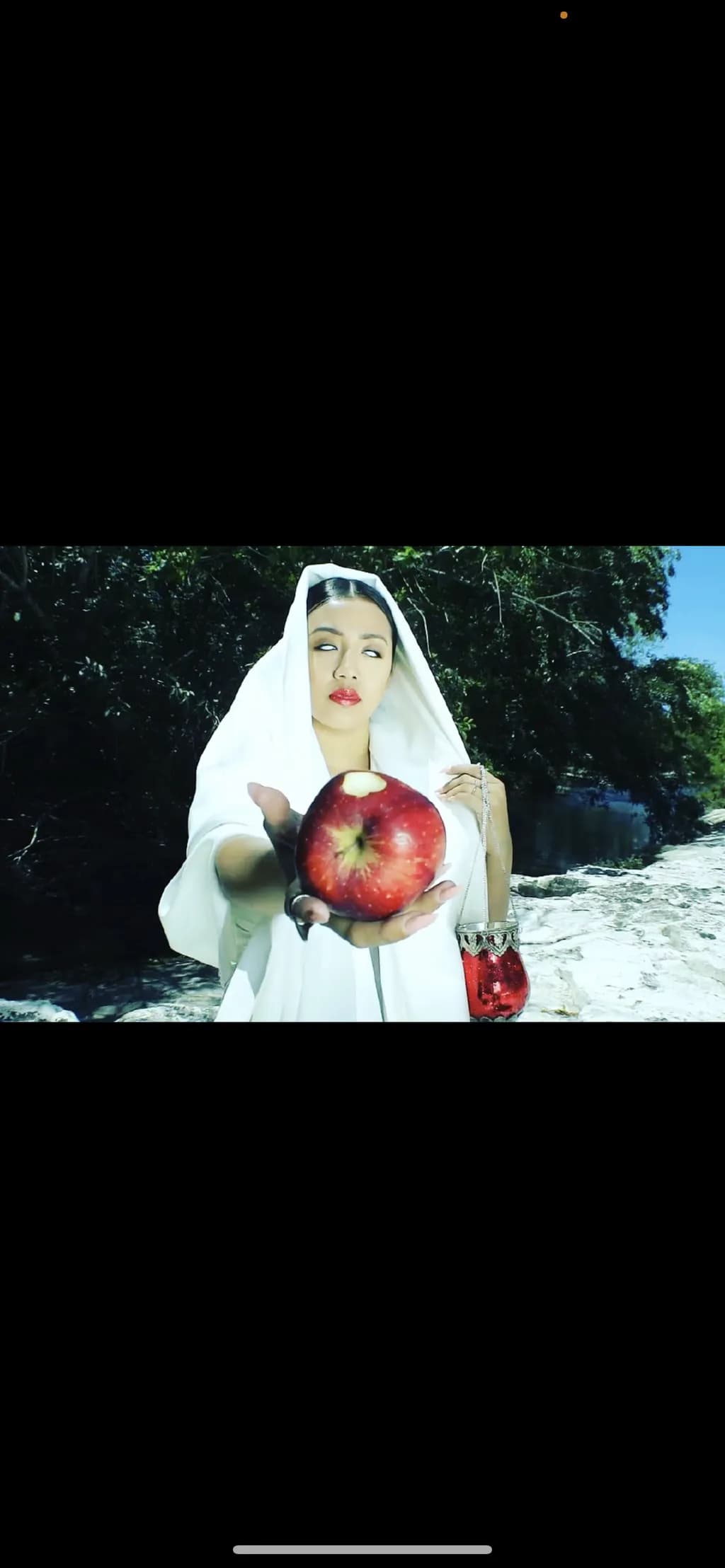 White Veil Apple