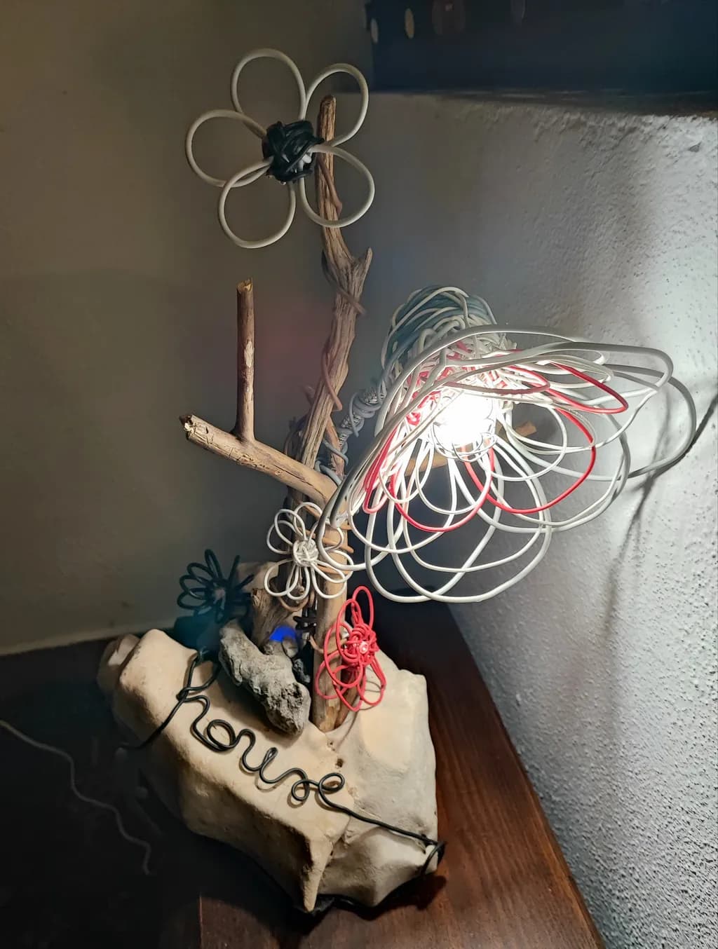 Wire Flower Sculpture lamp
