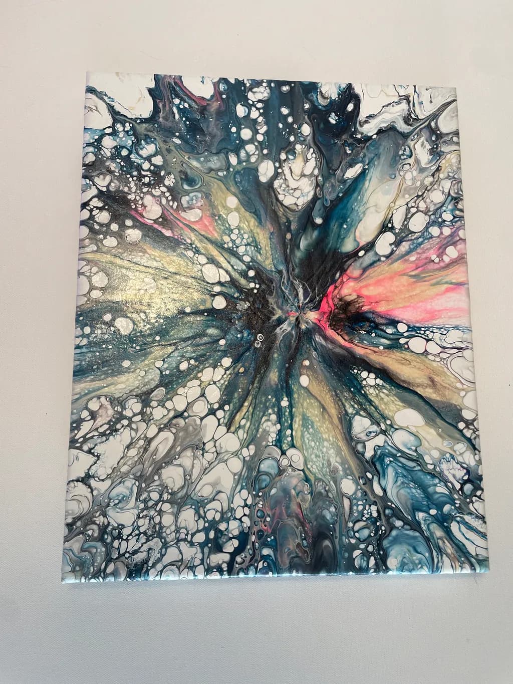 Chromatic Tidal Bloom