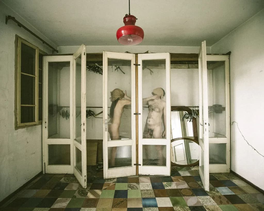 Enclosed Room Figures