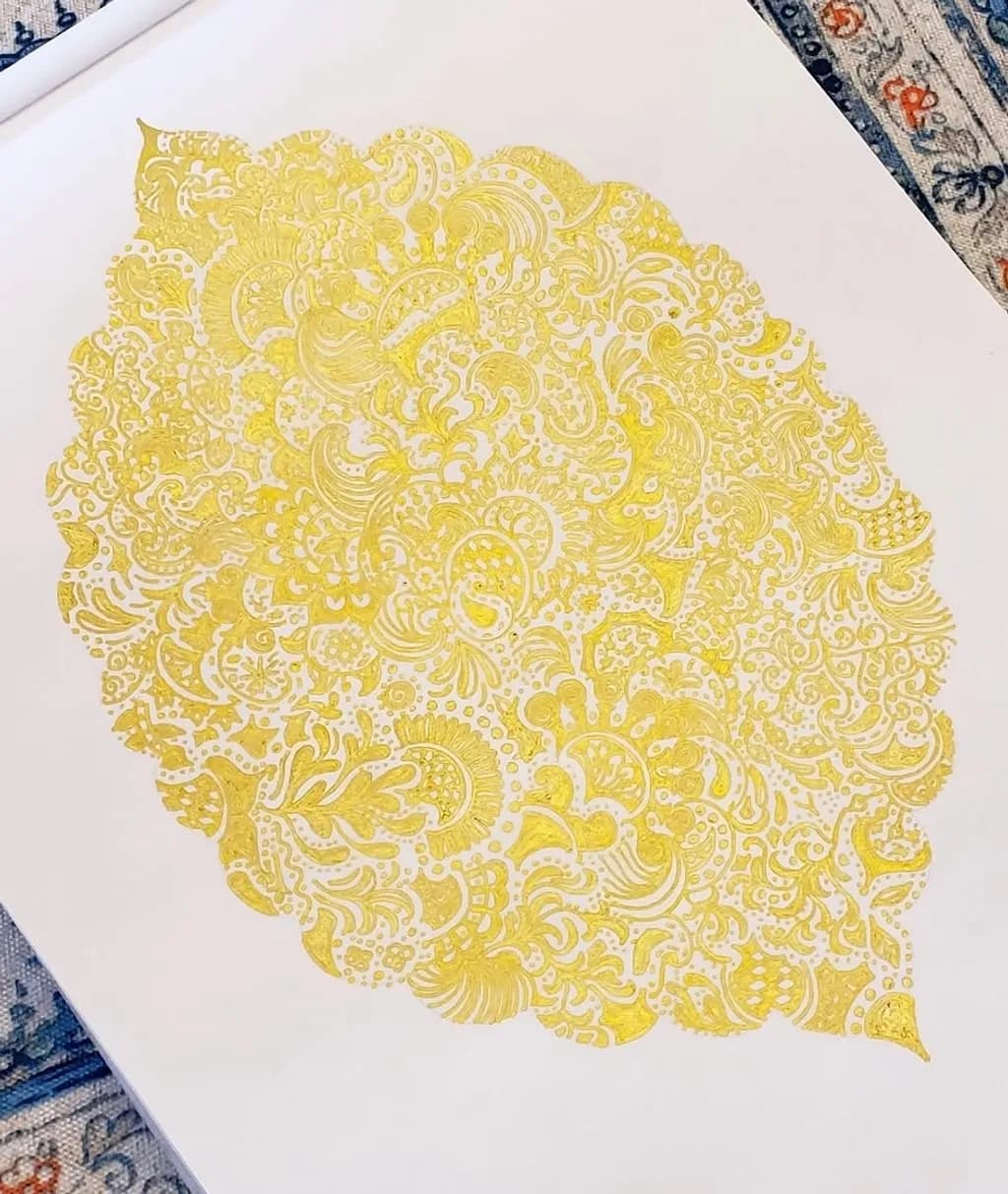 No subject nouns present in filename to include in title.
Golden Leaf Pattern