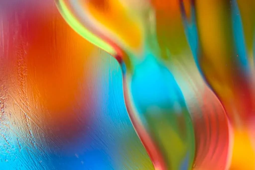 Flowing Color Reflections