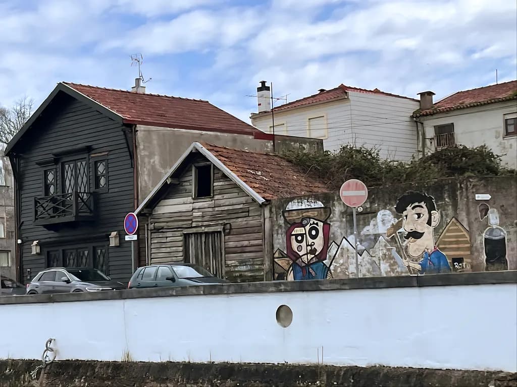 Riverside Graffiti Houses