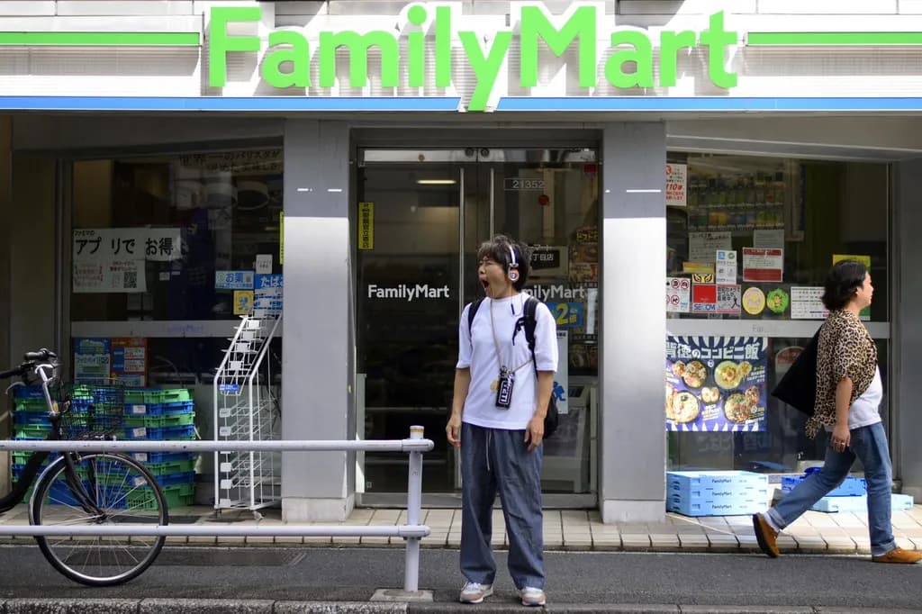 FamilyMart Sidewalk scene