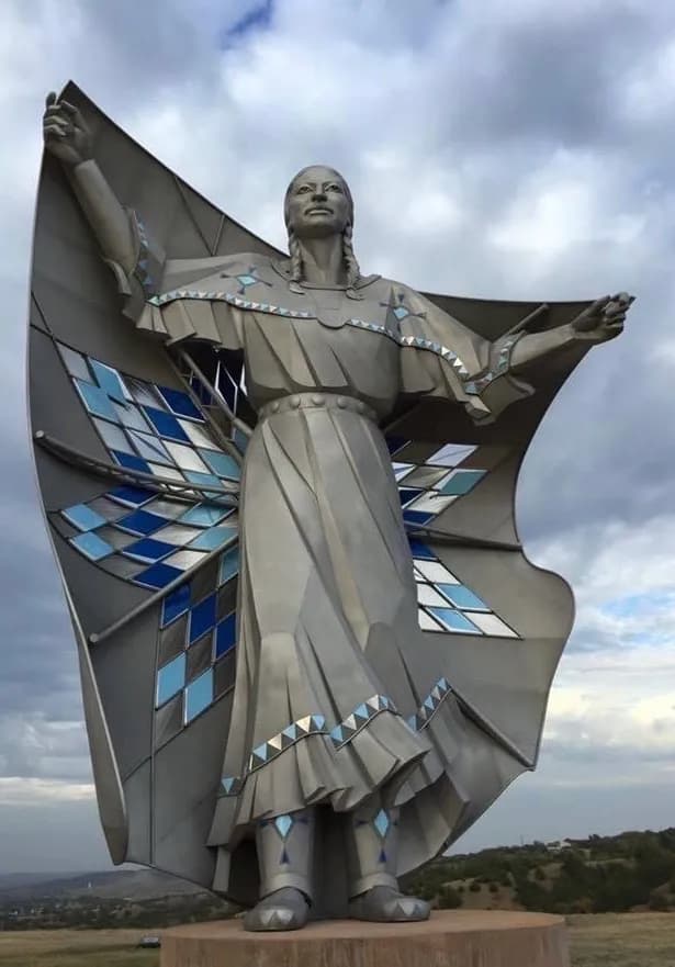 Open Arms Statue