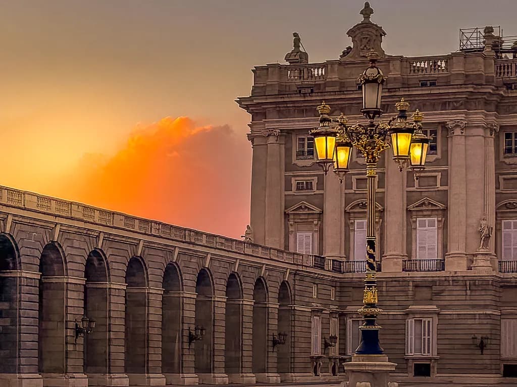 Majestic Sunset Over the Palace: A Dance of Light and Architecture