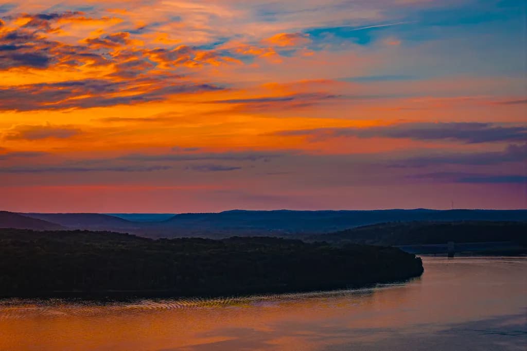 River Sunset Hills